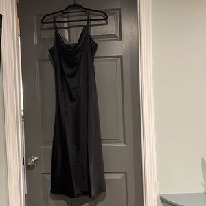 NWT Banana Republic Valley Midi Slip Dress Black Size M
Cowl neck. Gorgeous!